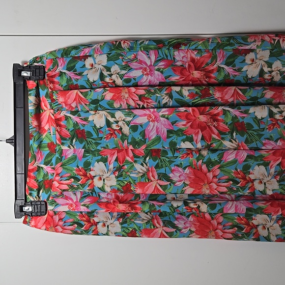 Flying tomato 🍅 pants - Picture 2 of 5